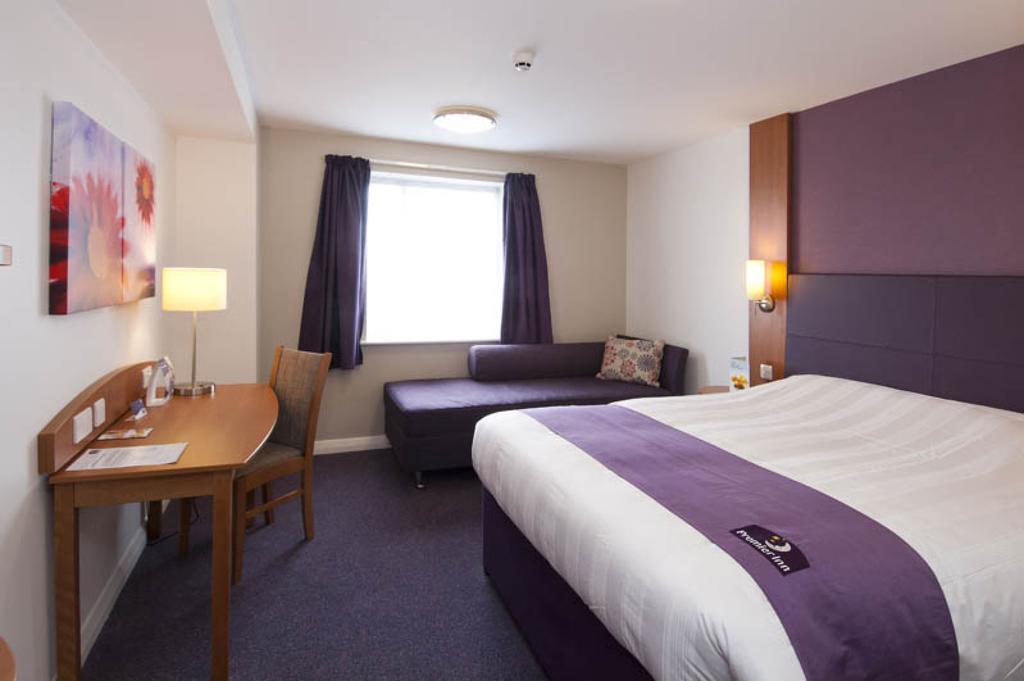 Premier Inn London Ealing 브렌트퍼드 객실 사진