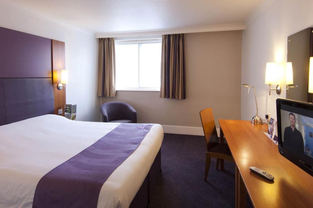 Premier Inn London Ealing 브렌트퍼드 객실 사진