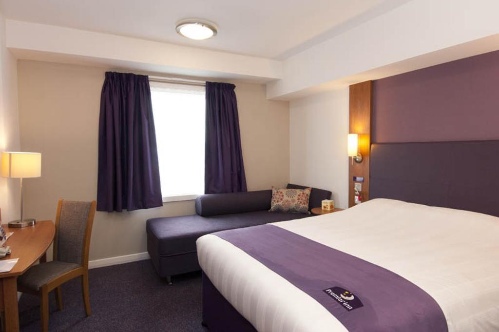 Premier Inn London Ealing 브렌트퍼드 객실 사진