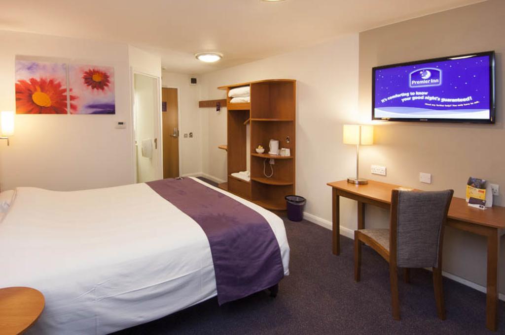 Premier Inn London Ealing 브렌트퍼드 외부 사진