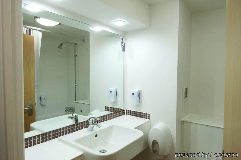 Premier Inn London Ealing 브렌트퍼드 외부 사진
